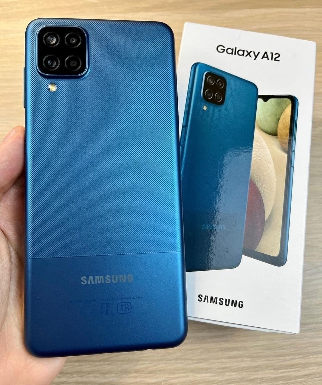 Samsung Galaxy A 12 en color azul